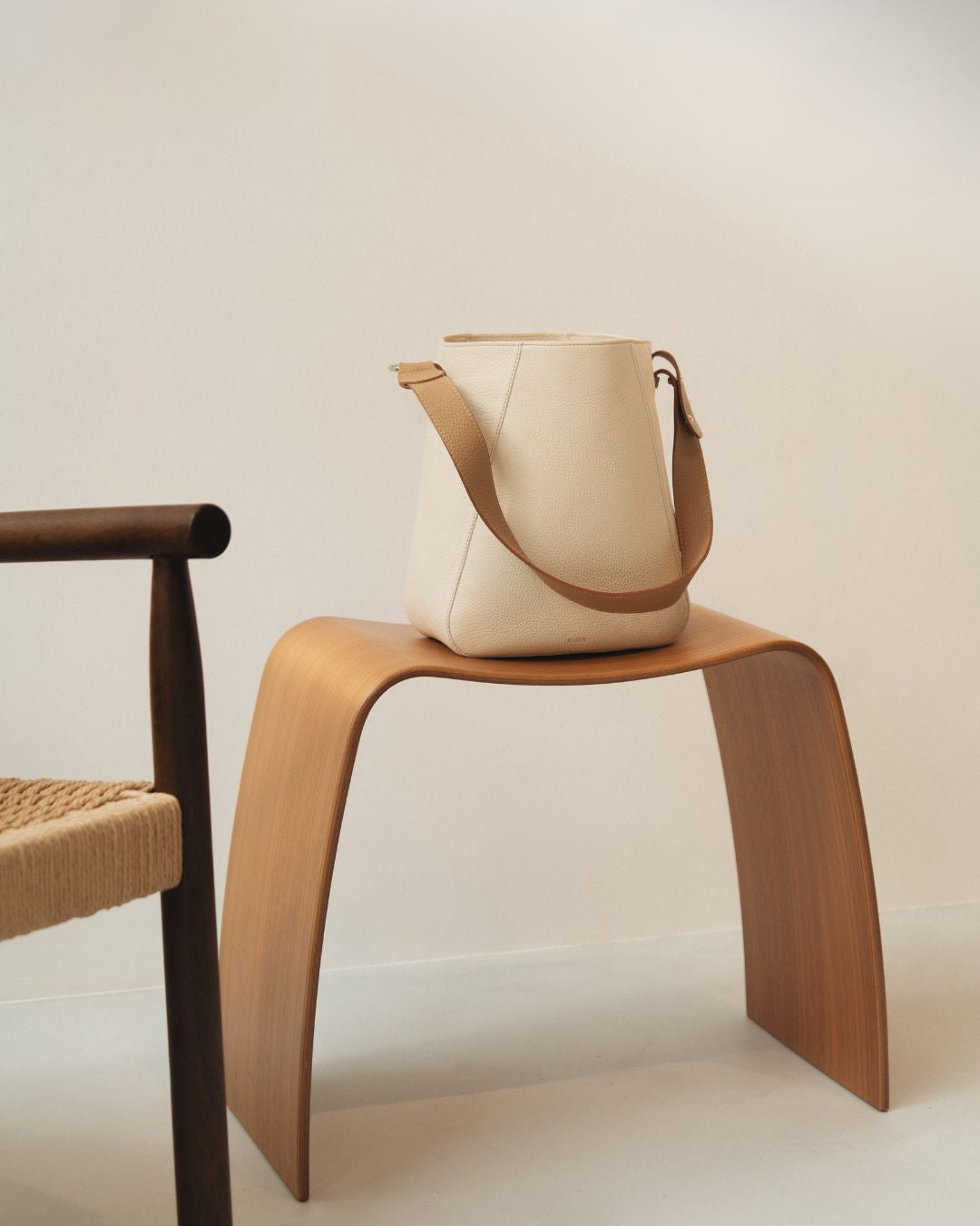 The Bennet Bucket in Cream & Biscotto