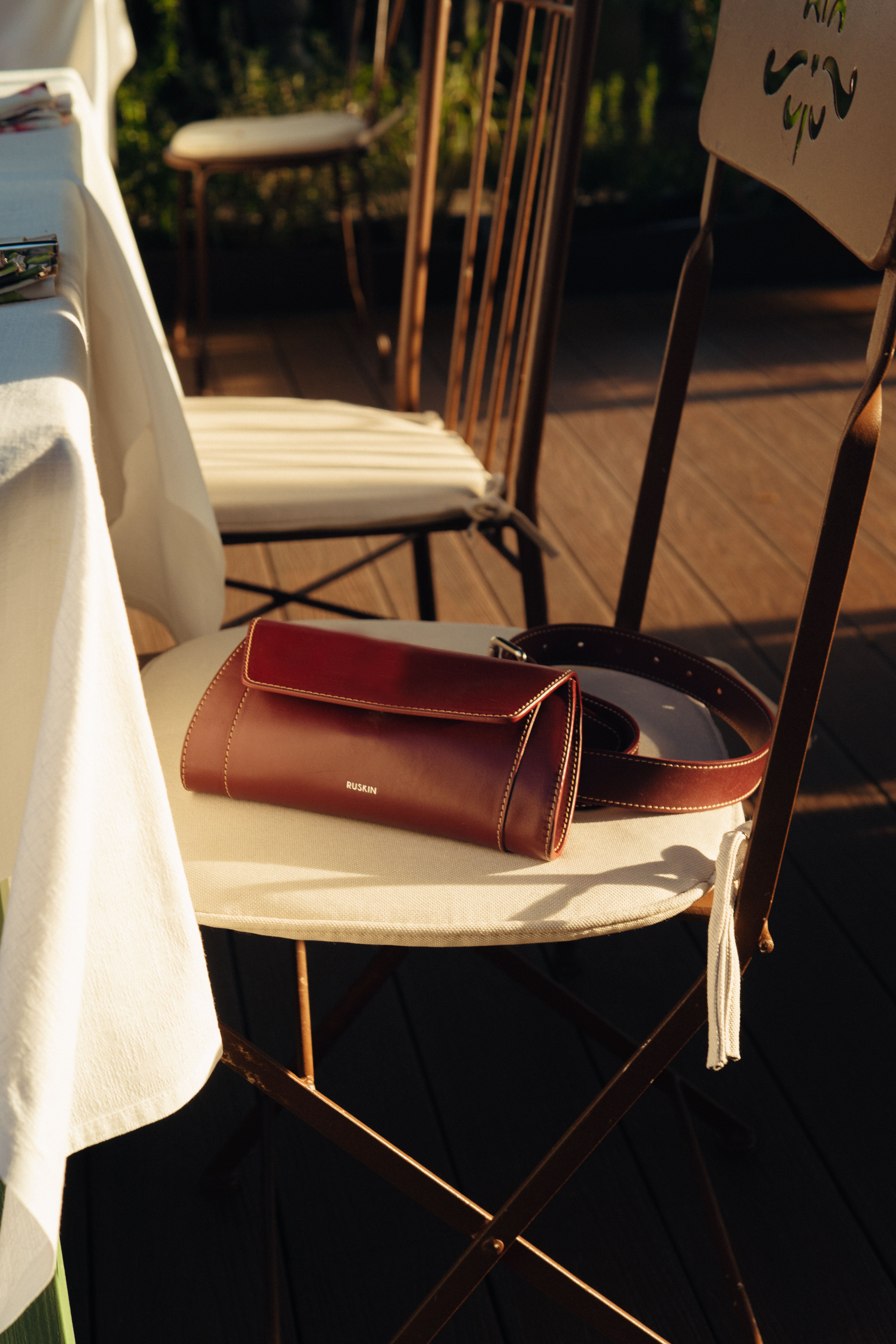 Clutch Con Cinta Rouge